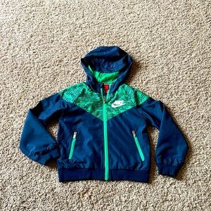 Nike Light Hooded and Zipped Jacket sz 6-7